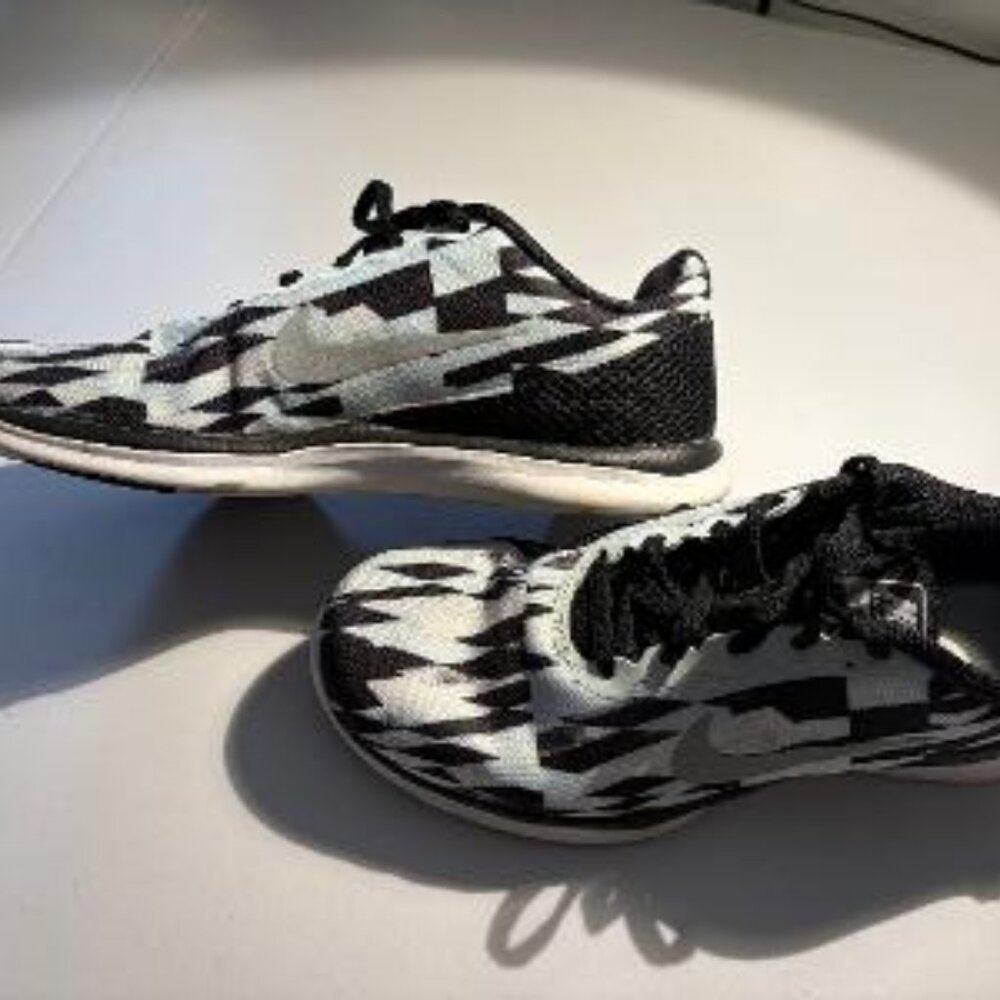 Nike - Picture 2 of 6